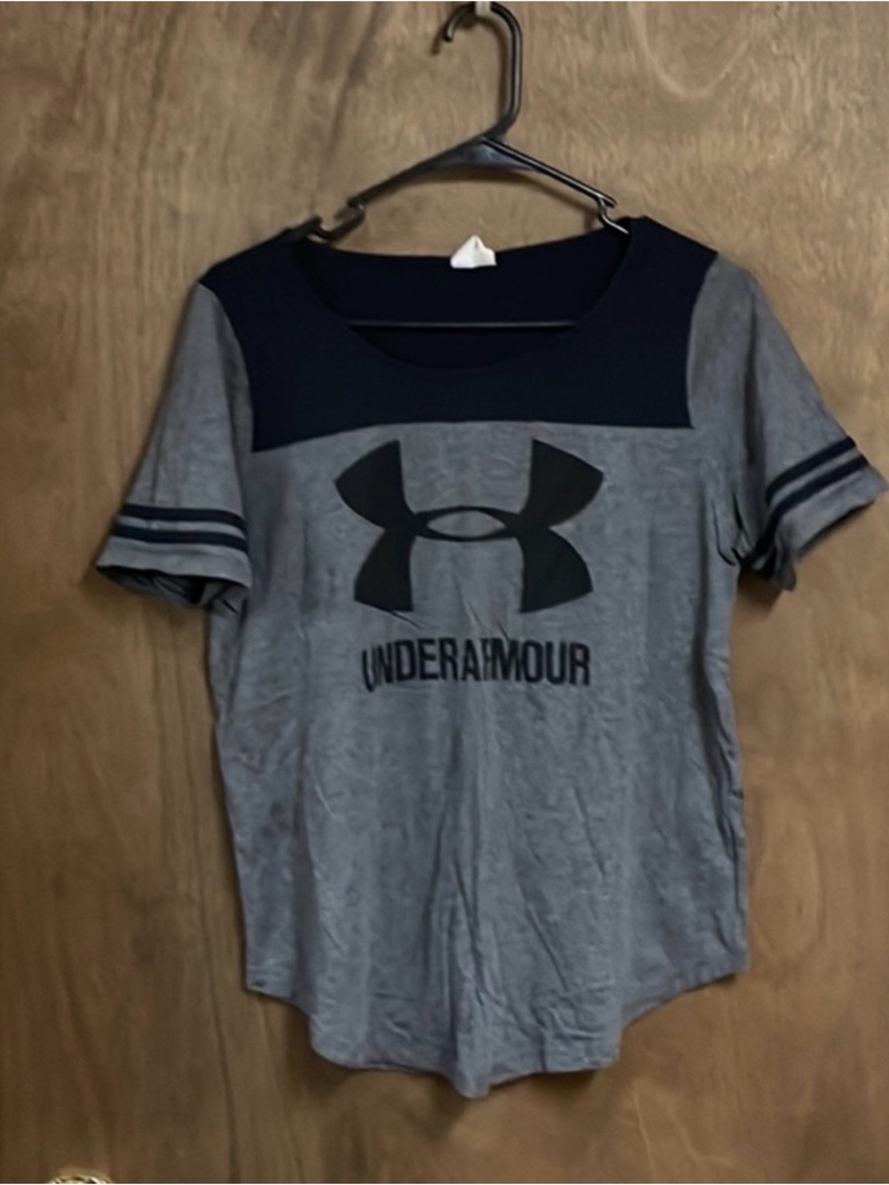 Under Armour Short Sleeve Shirt Medium